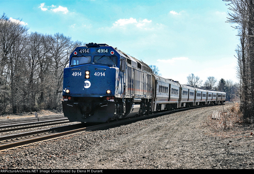 MNCR 4914 on train 45